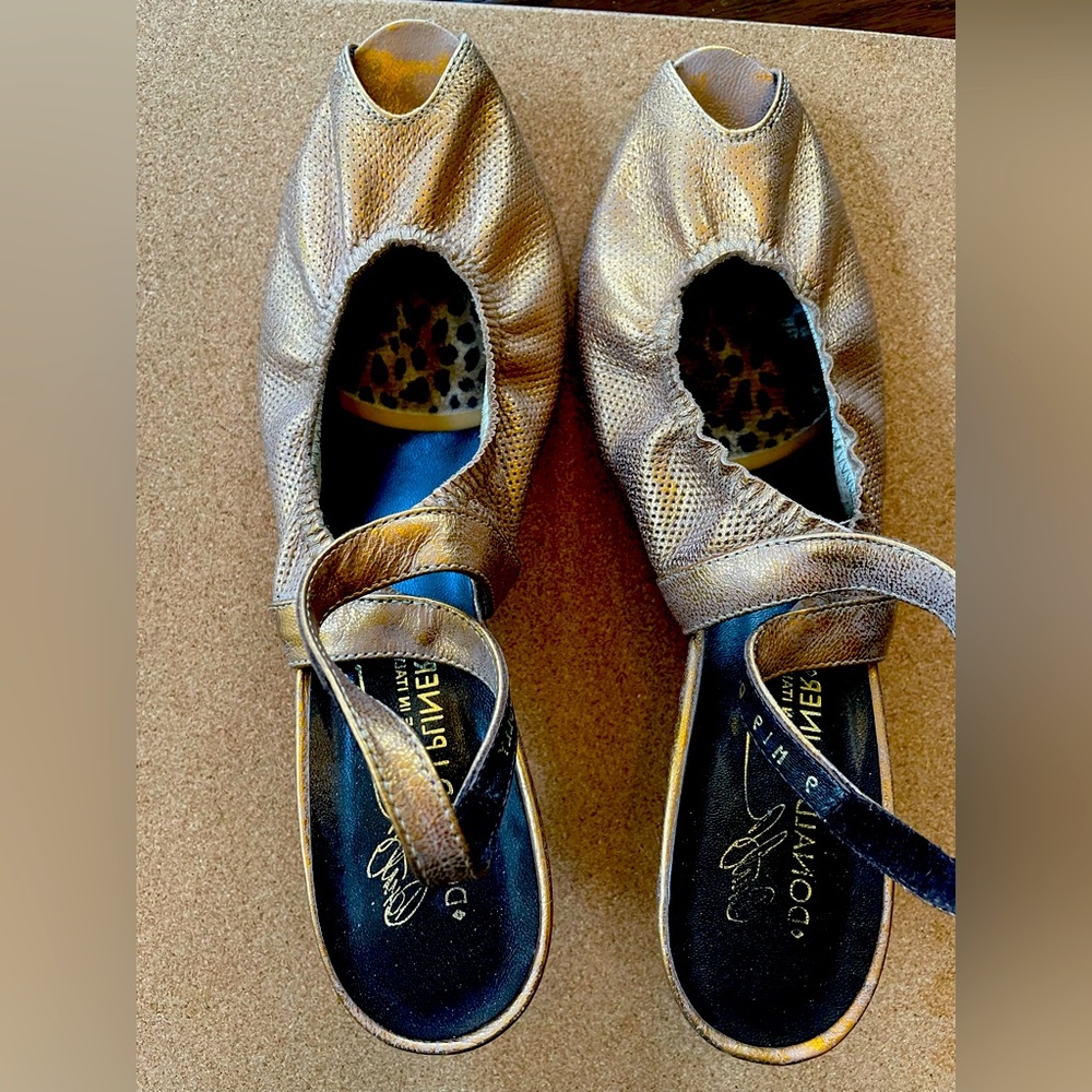 Donald Pliner shoe